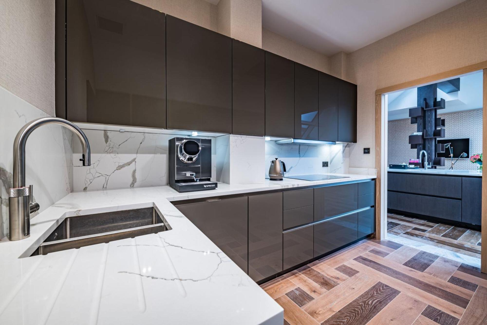 Stock Exchange Hotel, Manchester, Autograph Collection מראה חיצוני תמונה A modern kitchen