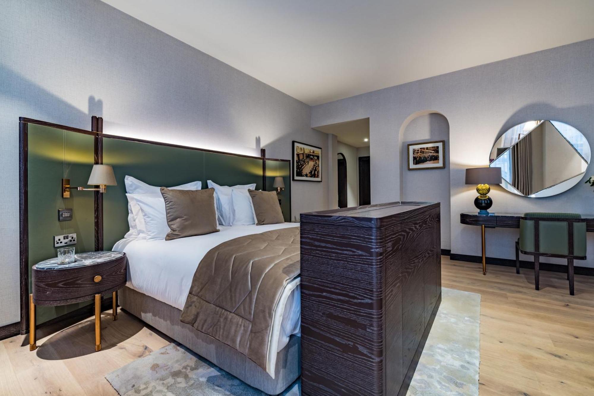 Stock Exchange Hotel, Manchester, Autograph Collection מראה חיצוני תמונה A bedroom at The Ivy Collection