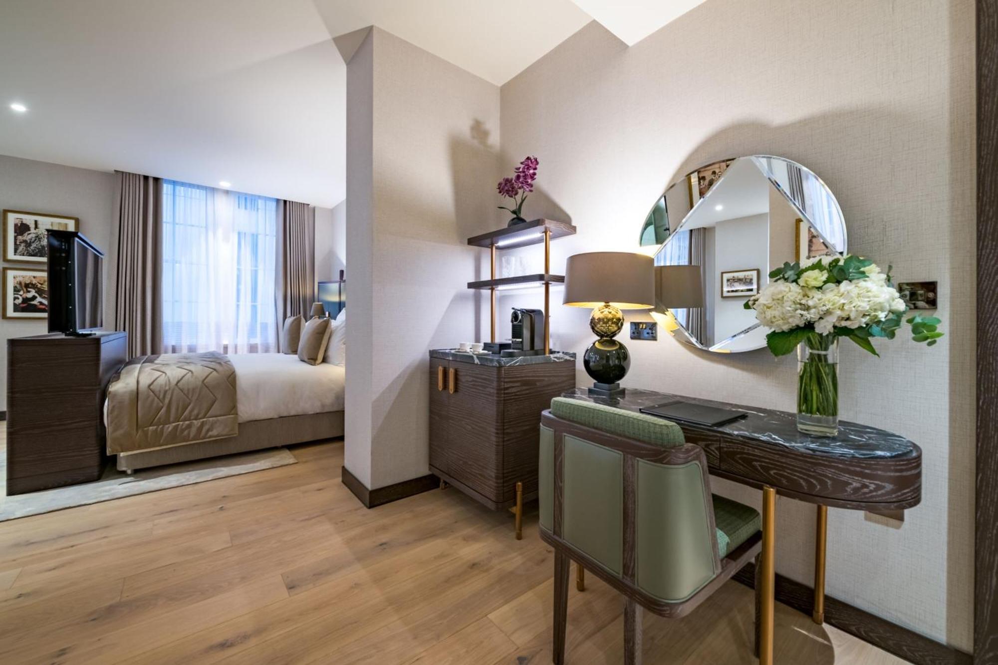 Stock Exchange Hotel, Manchester, Autograph Collection מראה חיצוני תמונה A bedroom at The Ivy Collection