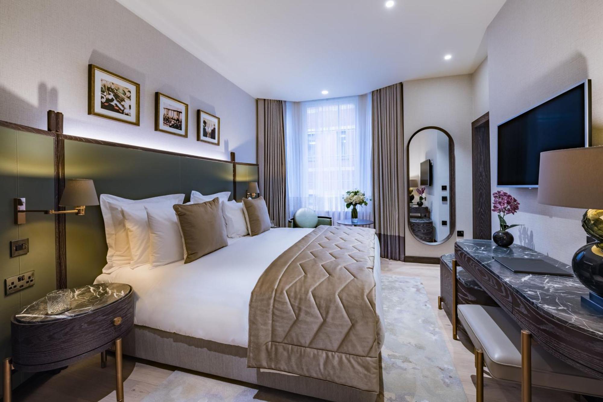 Stock Exchange Hotel, Manchester, Autograph Collection מראה חיצוני תמונה A bedroom at The Guardsman