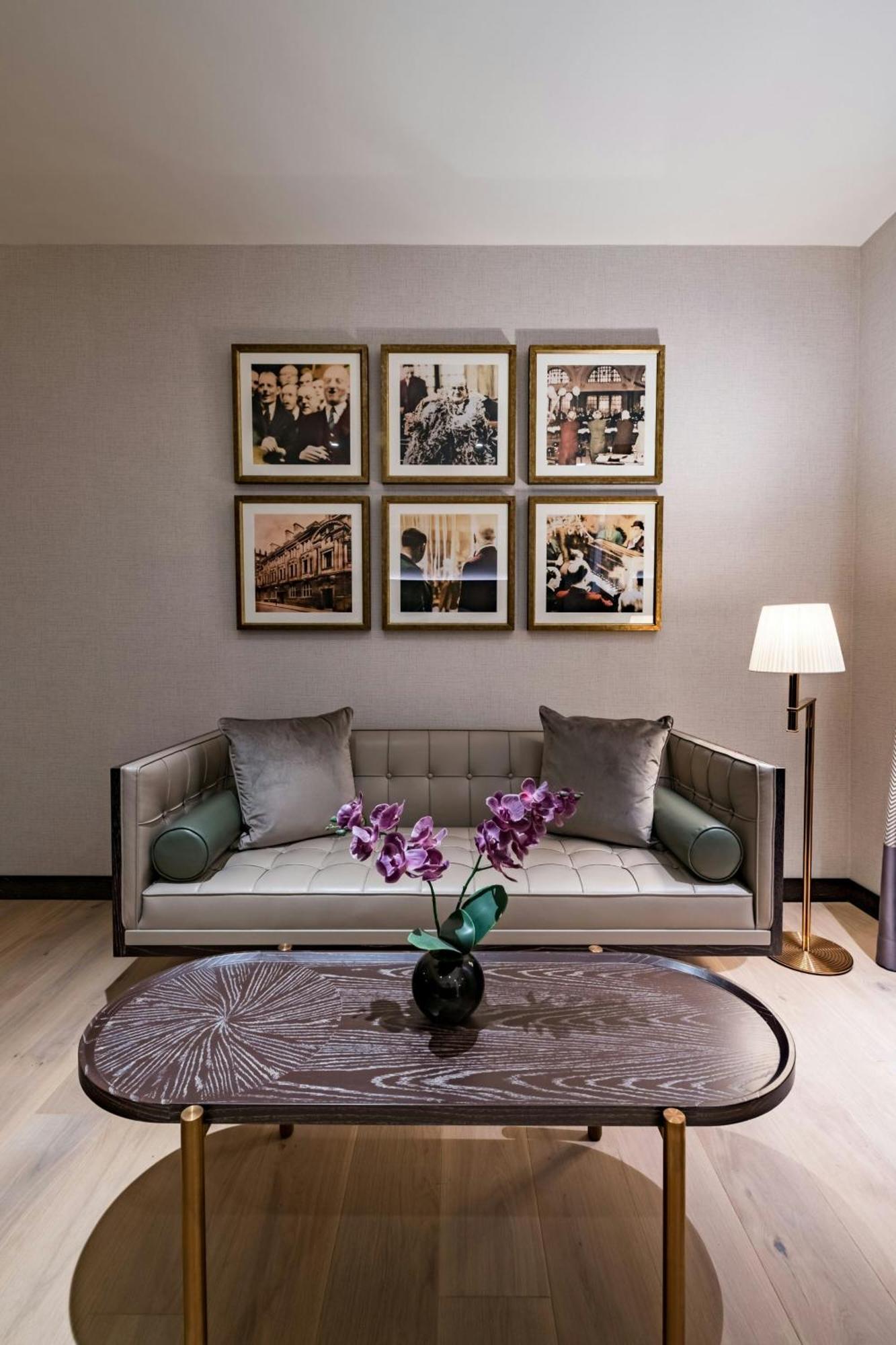 Stock Exchange Hotel, Manchester, Autograph Collection מראה חיצוני תמונה A settee